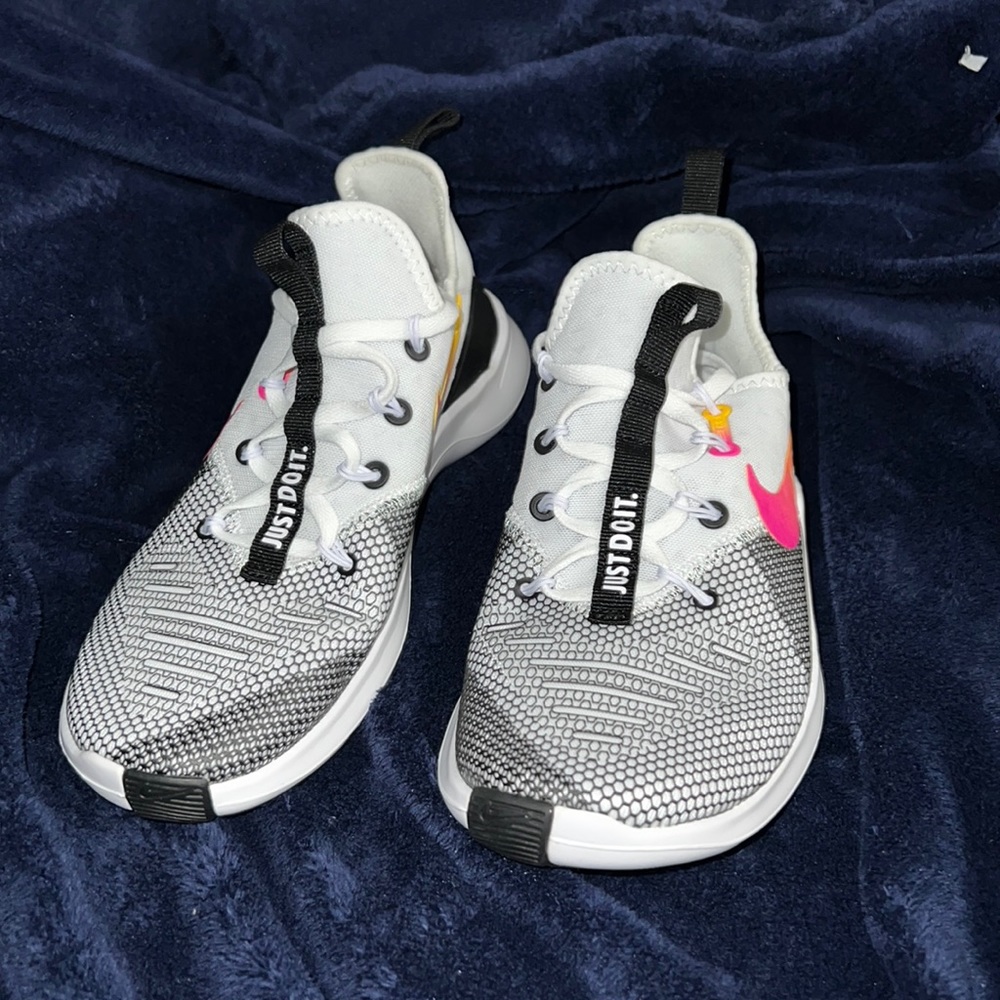 Nike women’s Free TR8